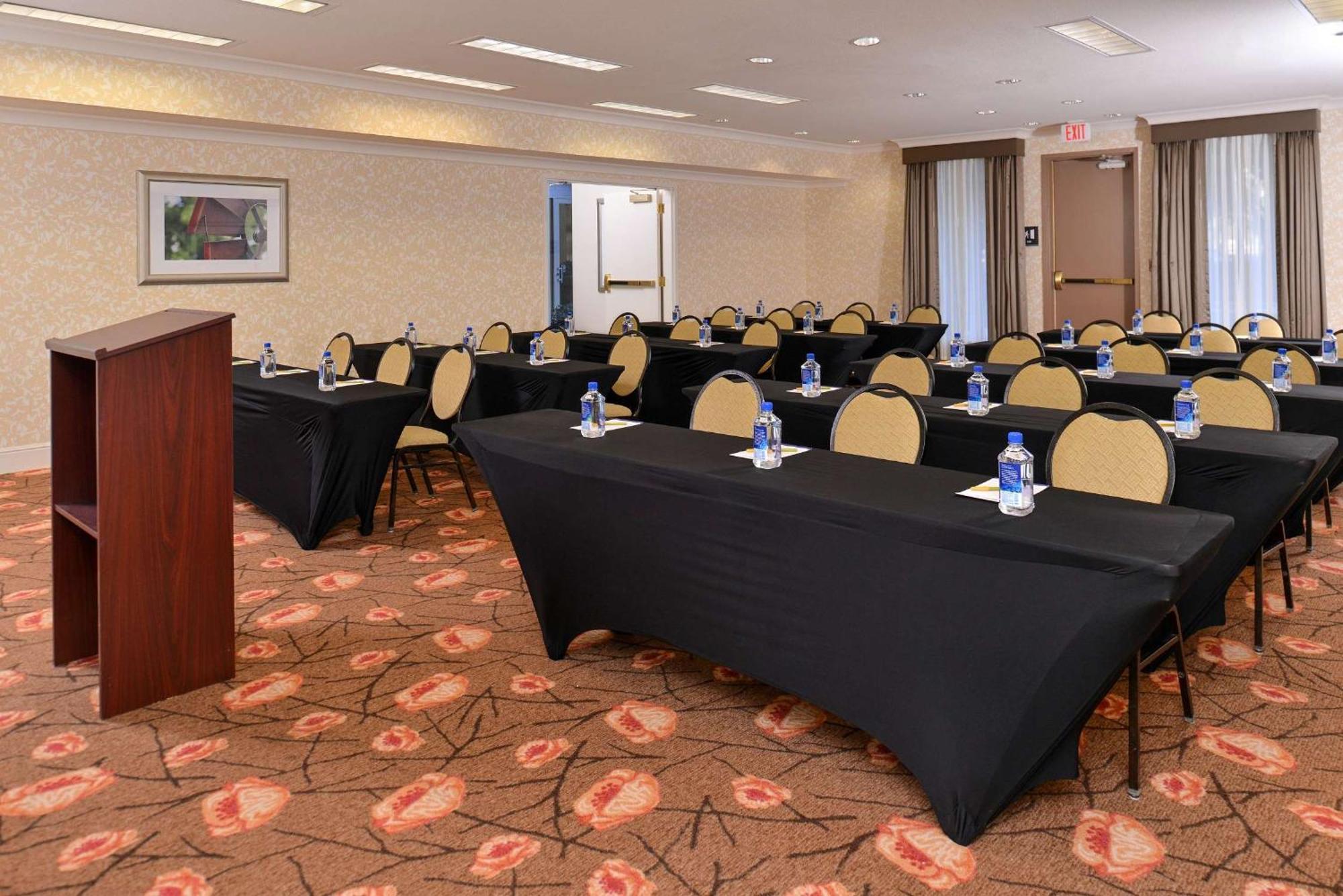 Hilton Garden Inn Addison Kültér fotó