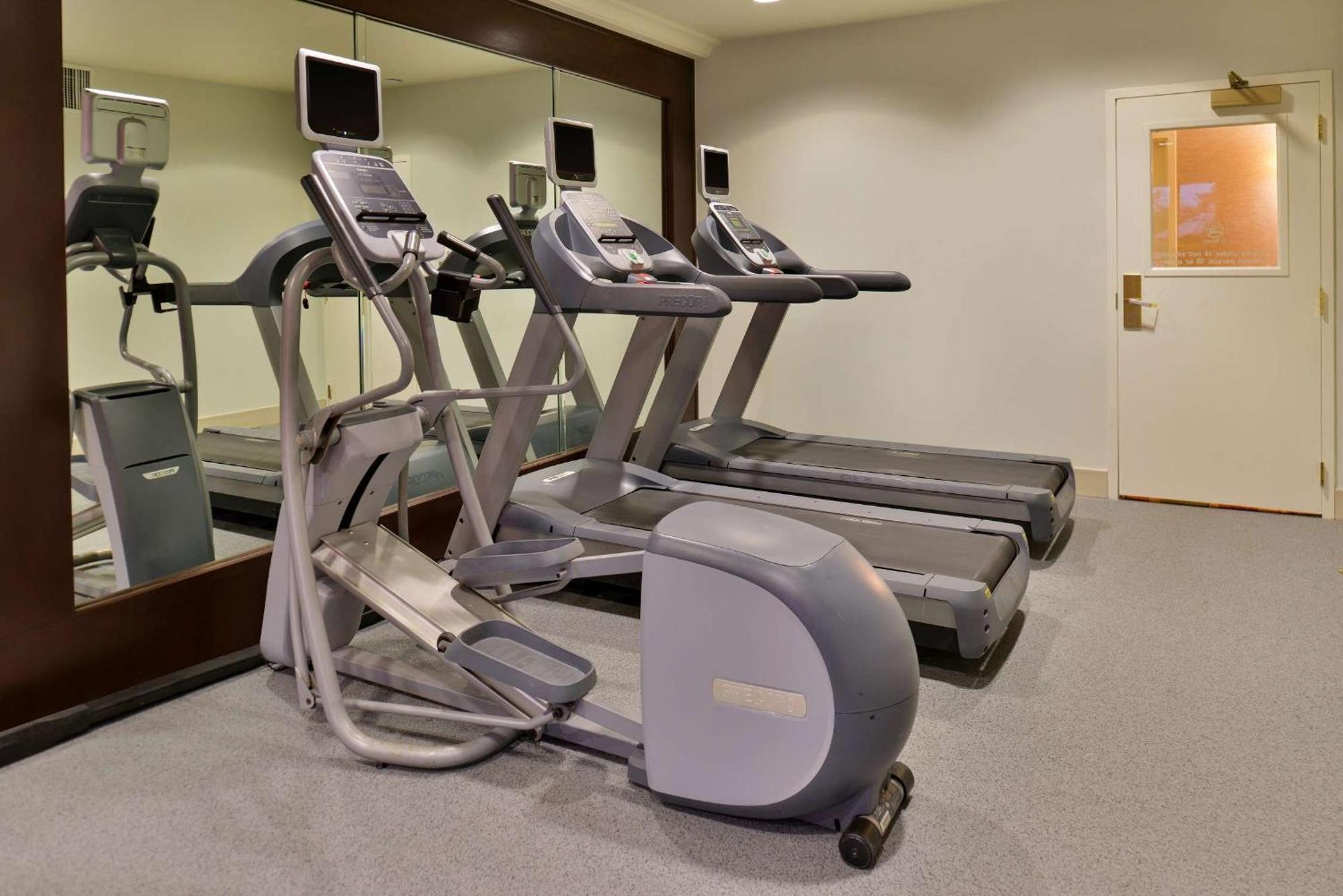 Hilton Garden Inn Addison Kültér fotó