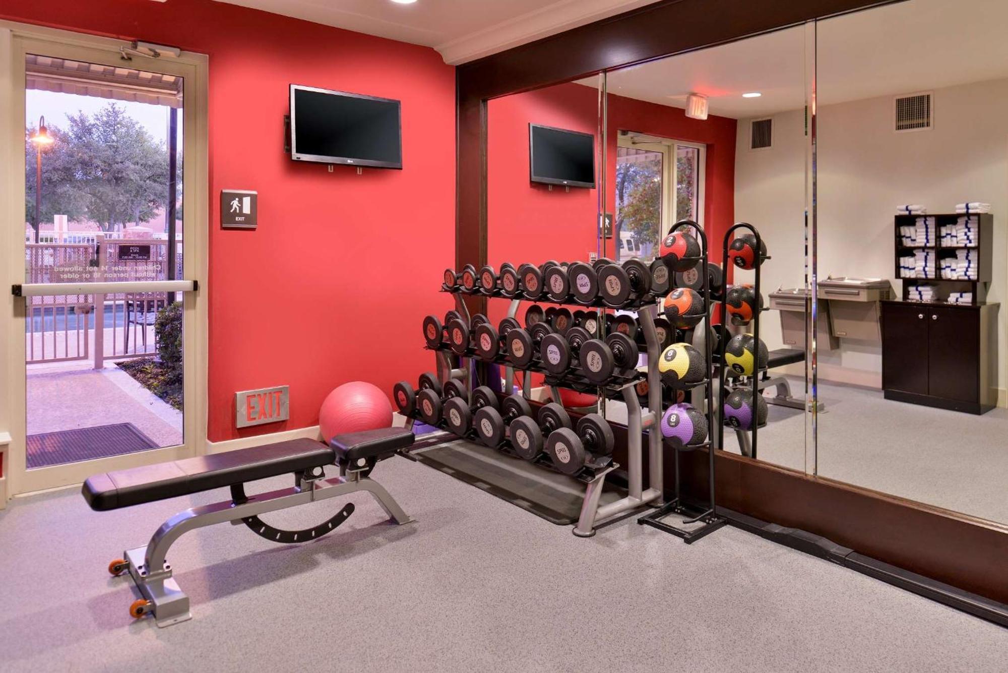Hilton Garden Inn Addison Kültér fotó