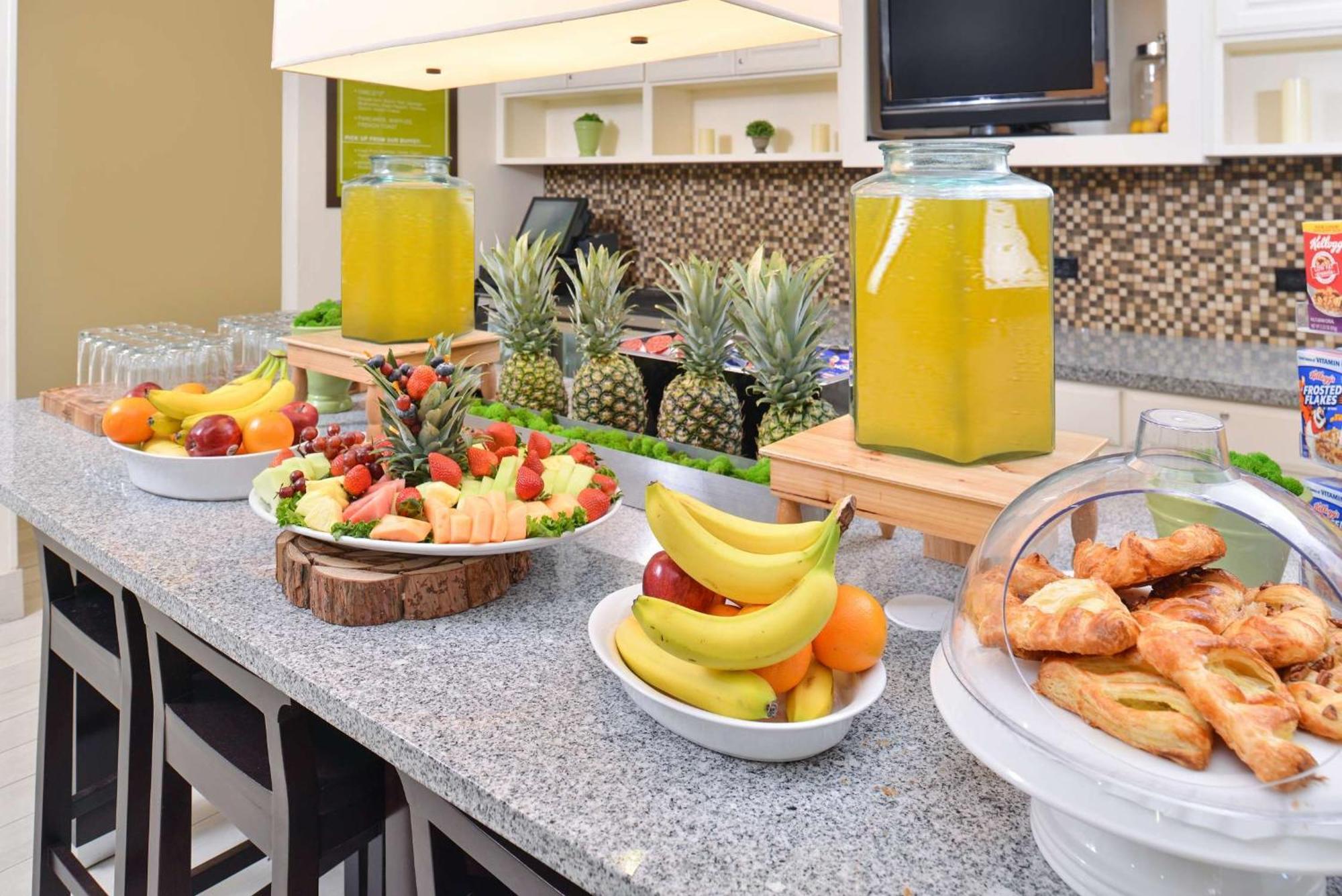 Hilton Garden Inn Addison Kültér fotó