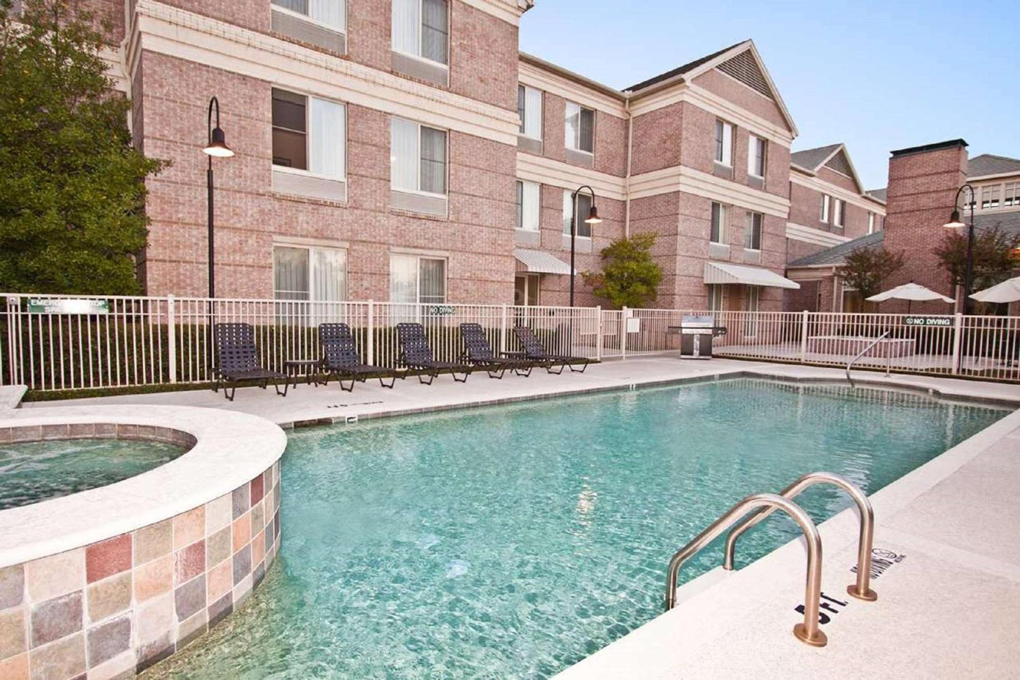 Hilton Garden Inn Addison Kültér fotó