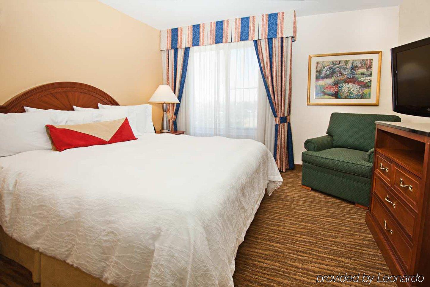 Hilton Garden Inn Addison Szoba fotó
